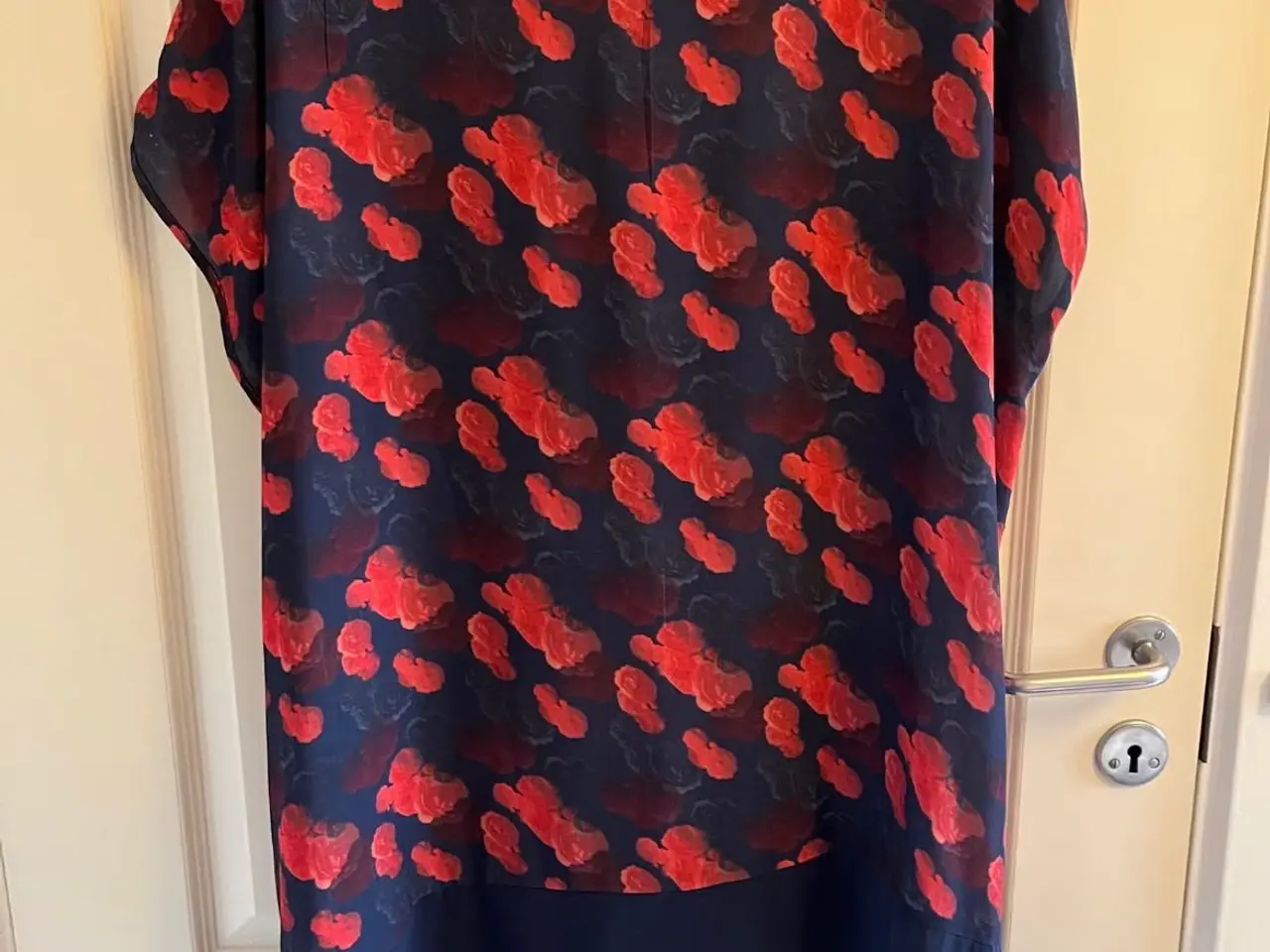 Billede 2 - Mønstret tunika/t-shirt fra Junarose