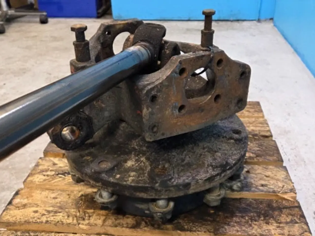 Billede 14 - New Holland LB115B Hjulnav L. 85821289