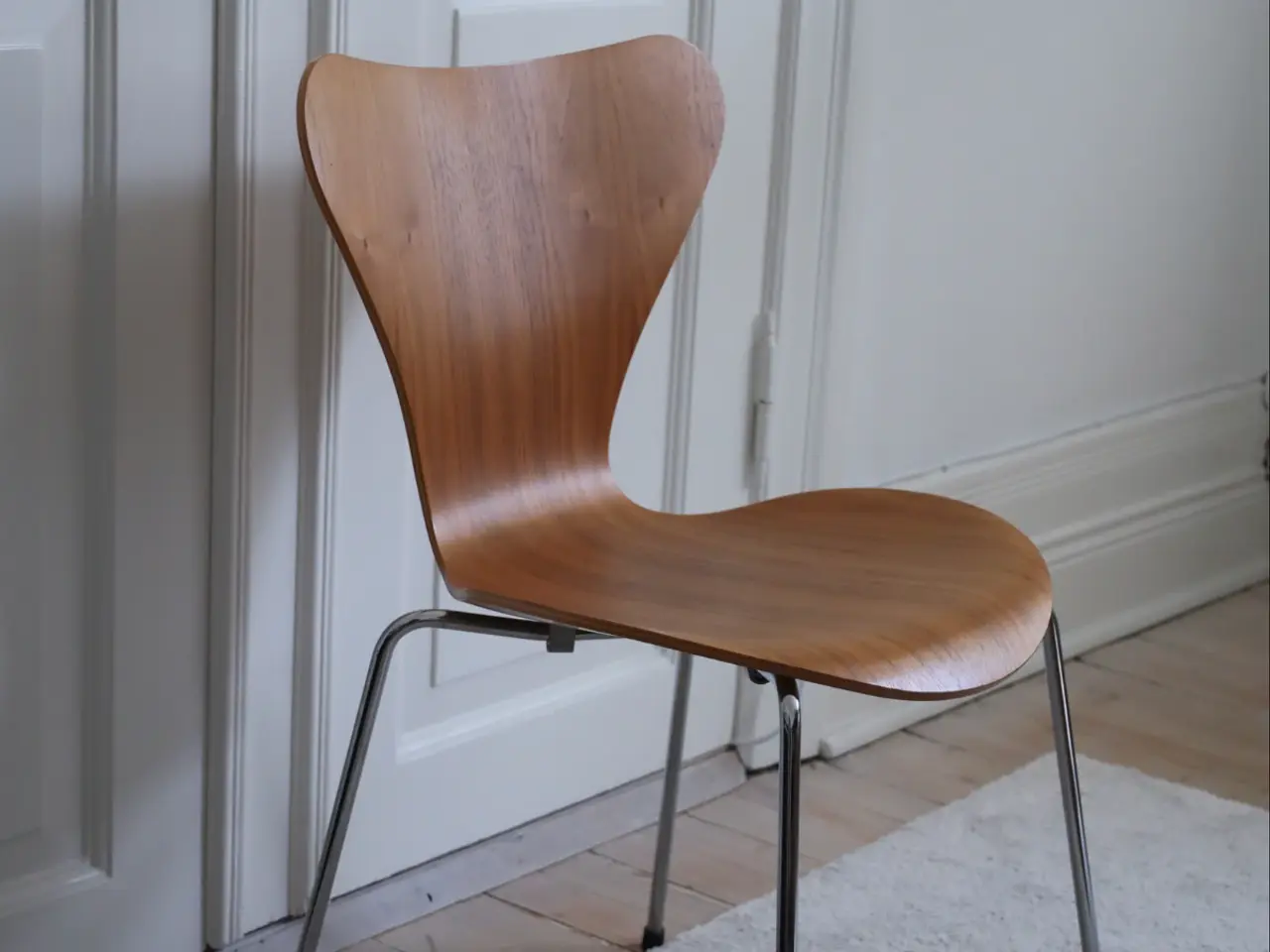 Billede 1 - Arne Jacobsen 7er stol i valnød