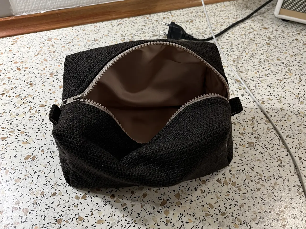 Billede 3 - Håndsyet Make-Up/toilettaske