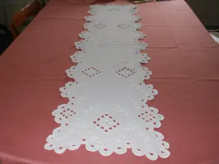 Broderet løber 36 x 140 cm
