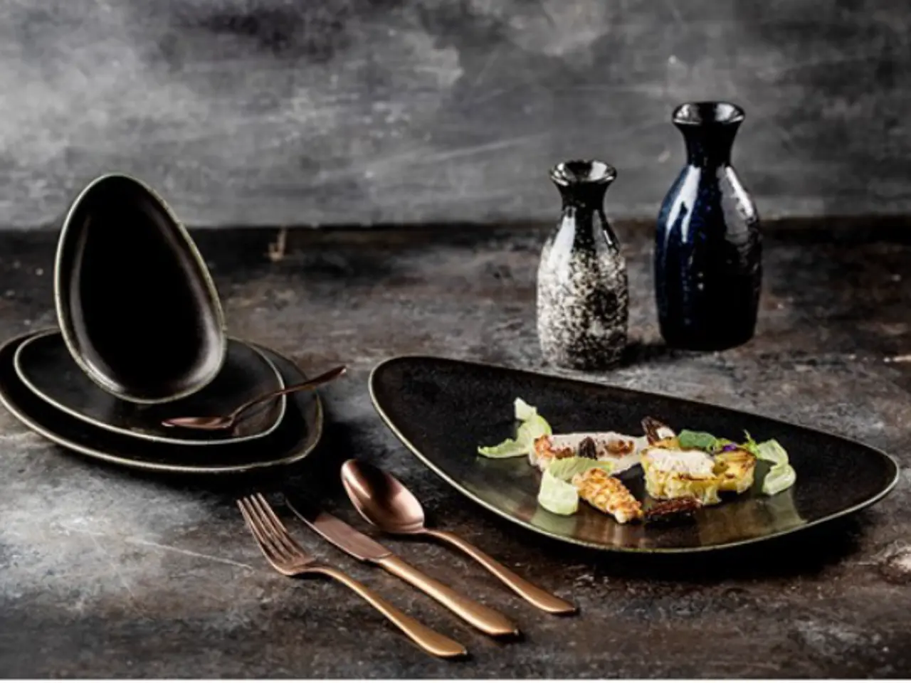 Billede 3 - 48 stk. Dust trekantet tallerken, brun, 35 x 22 cm