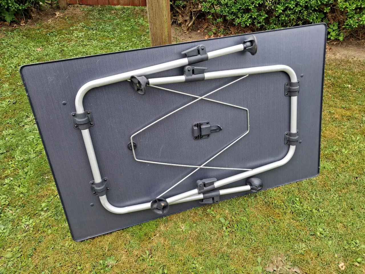 Billede 3 - Stabilt campingbord