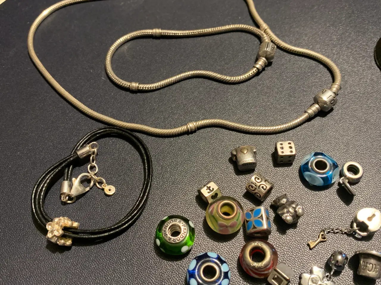 Billede 1 - Pandora halskæde og armbånd