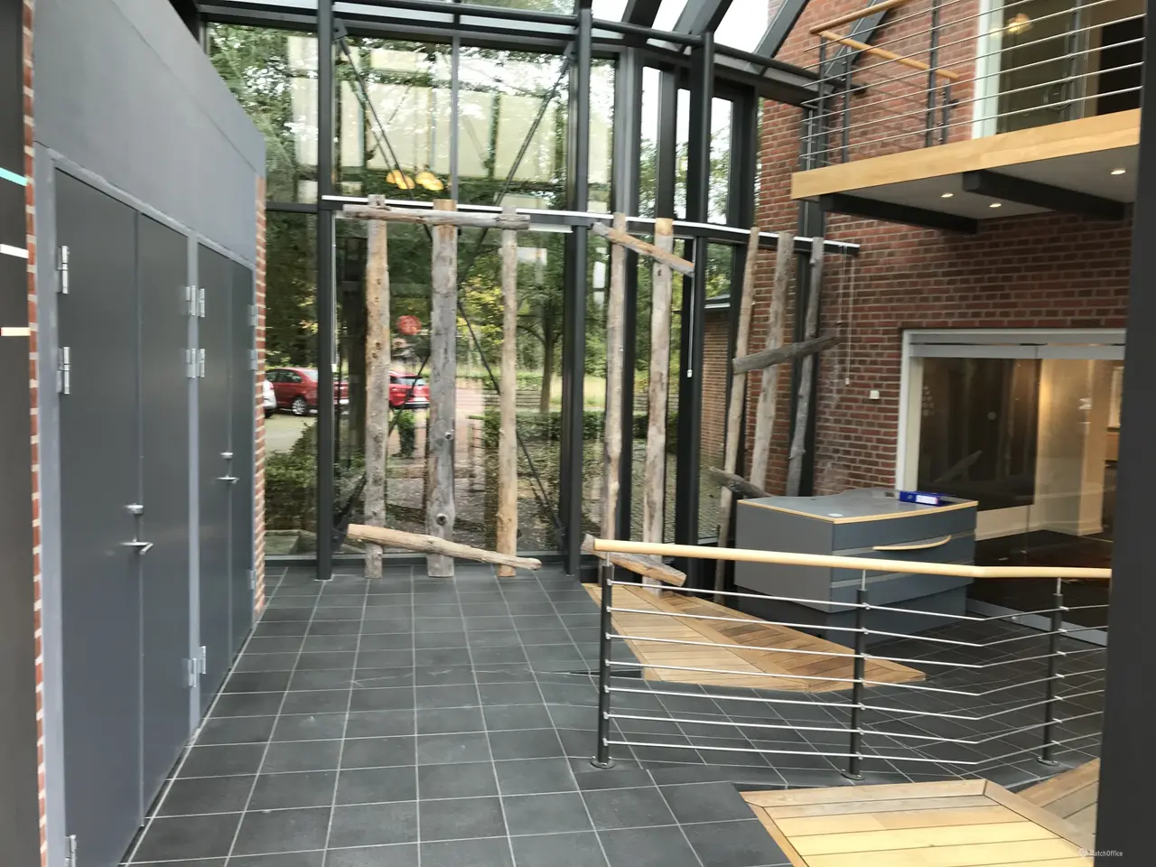 Billede 3 - Mondæn kontorbygning på central torveplads langs Å