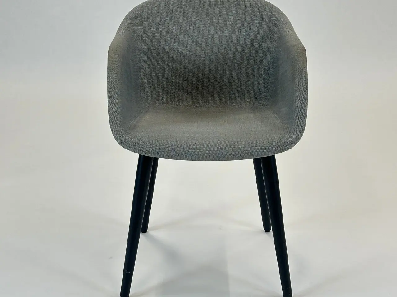 Billede 3 - Muuto Fiber Armchair Stol – Grå med Sort Stel