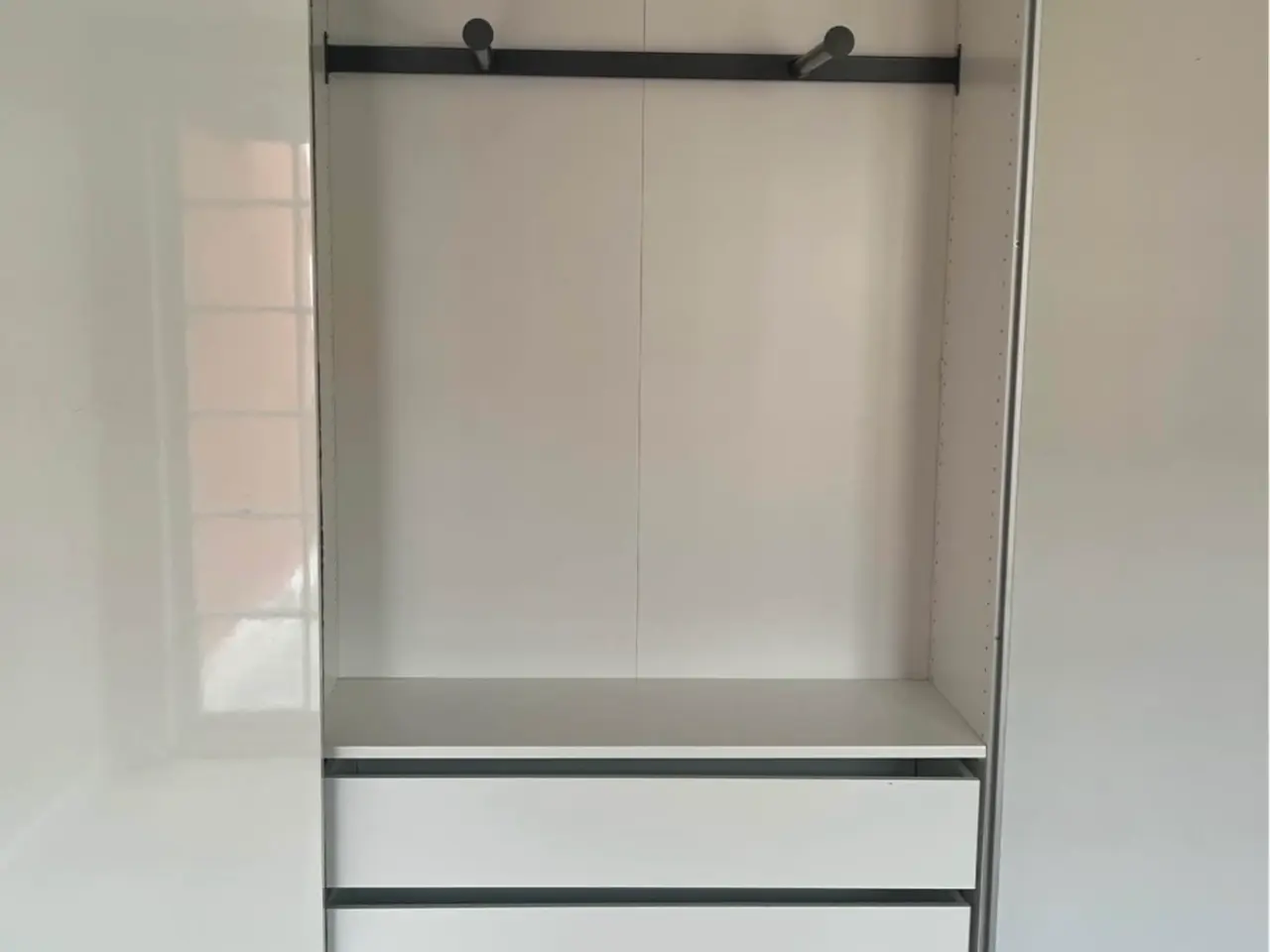 Billede 2 - PAX garderobeskab fra IKEA med skydedøre