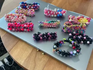 Nye knyttede armbånd