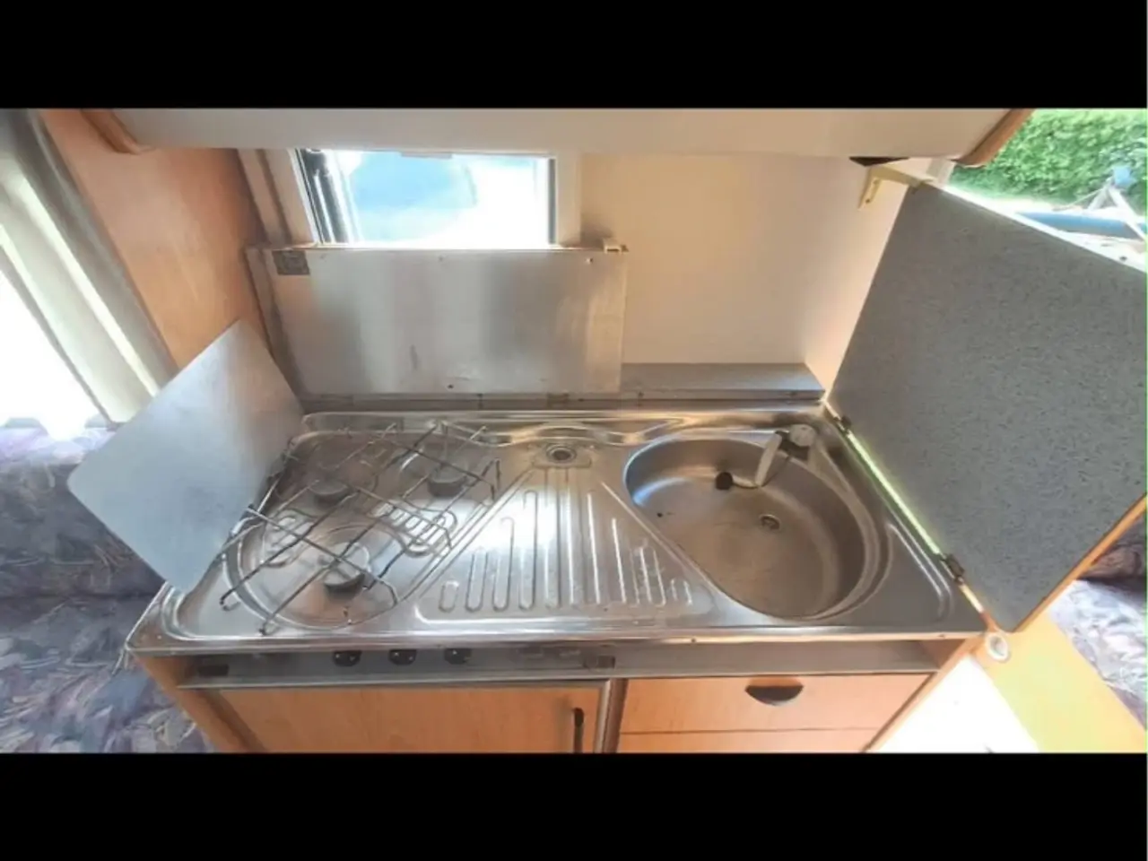 Billede 4 - Campingvogn med fortelt 