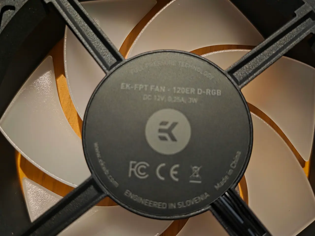 Billede 1 - EK-Loop Fan FPT 120 D-RGB - Black (550-2300rpm)