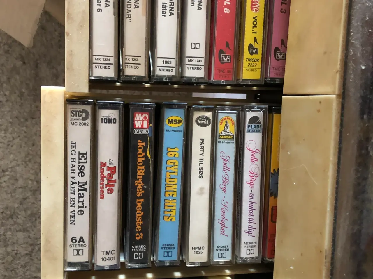 Billede 2 - Kassettebånd og cd’er