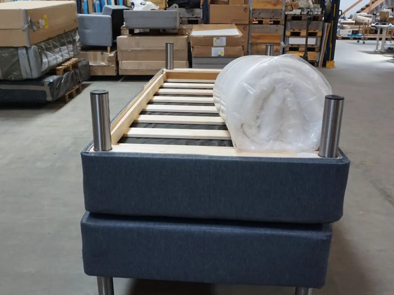 Billede 3 - Nordisk Fjer boxmadrasseng 180x200 cm med stålben og topmadras