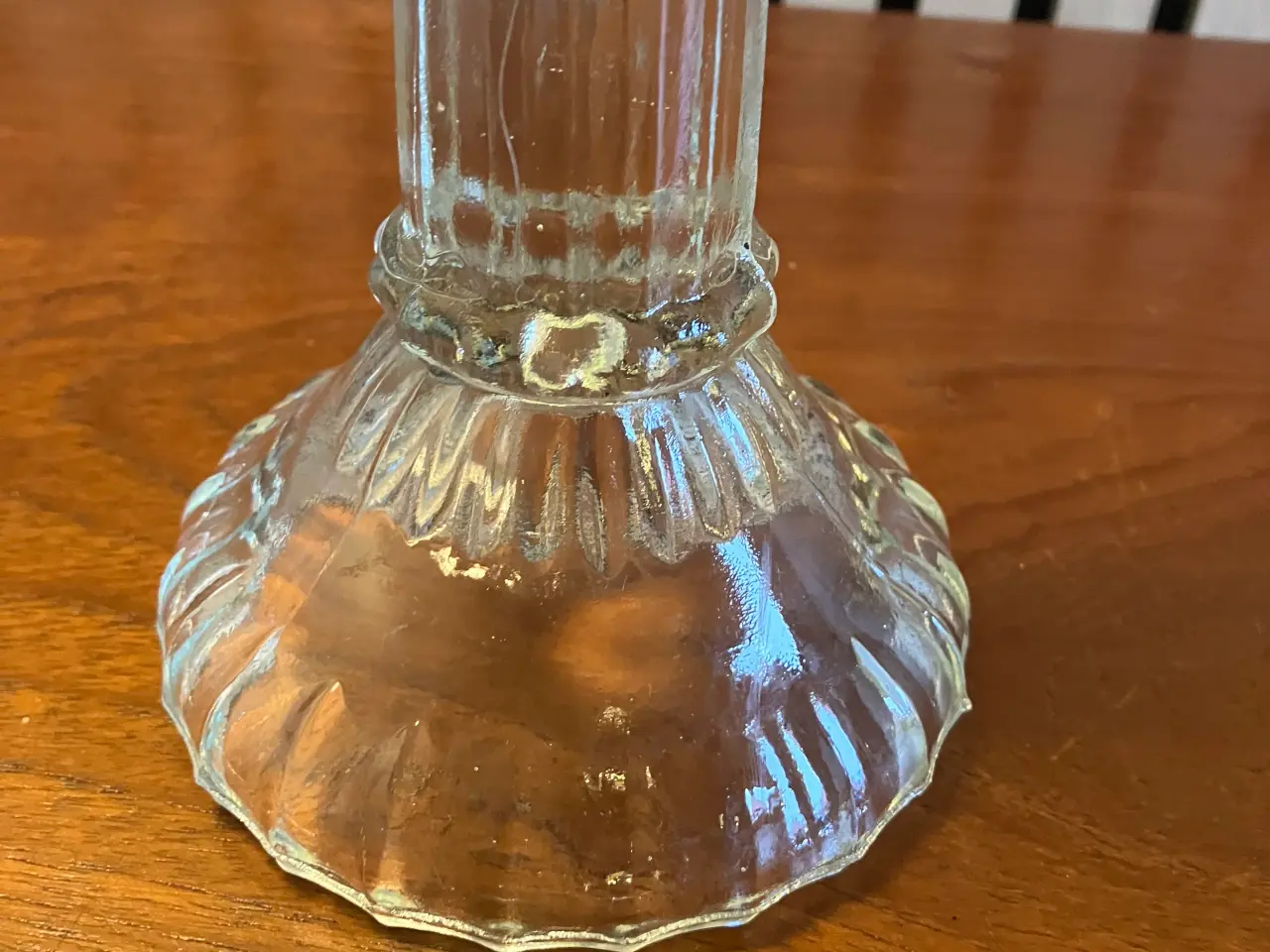 Billede 4 - Gammel lysestage i presset glas