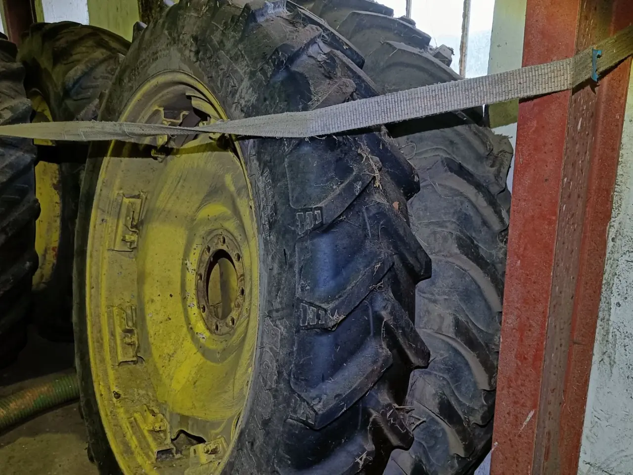 Billede 3 - - - - Sprøjte hjul. Front 9.5 R 32, bag 300/95 R46