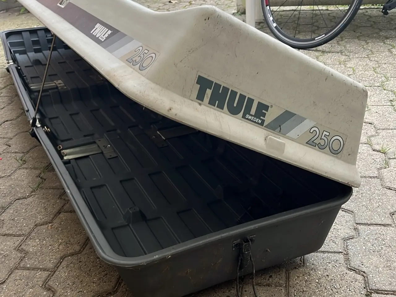 Billede 1 - Thule tagboks 