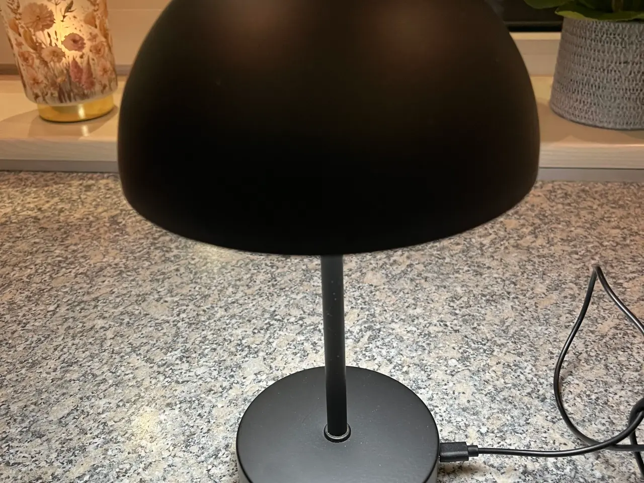 Billede 1 - Fin lampe til opladning og med touch