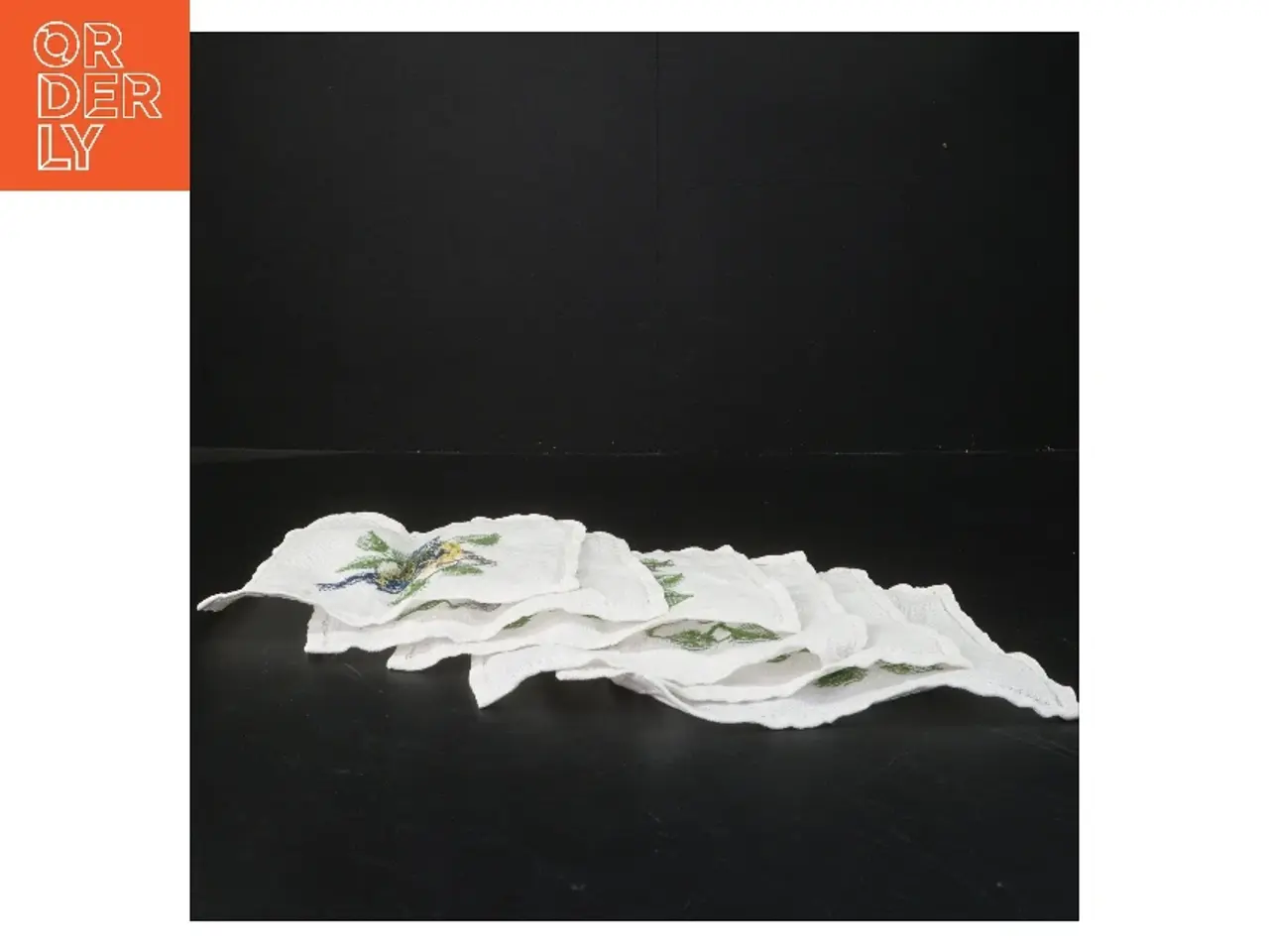 Billede 2 - 6 Broderede servietter med fuglemotiv (str., 16x17 cm)