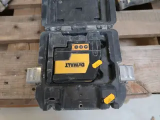 Krydslinjelaser DEWALT DW0822