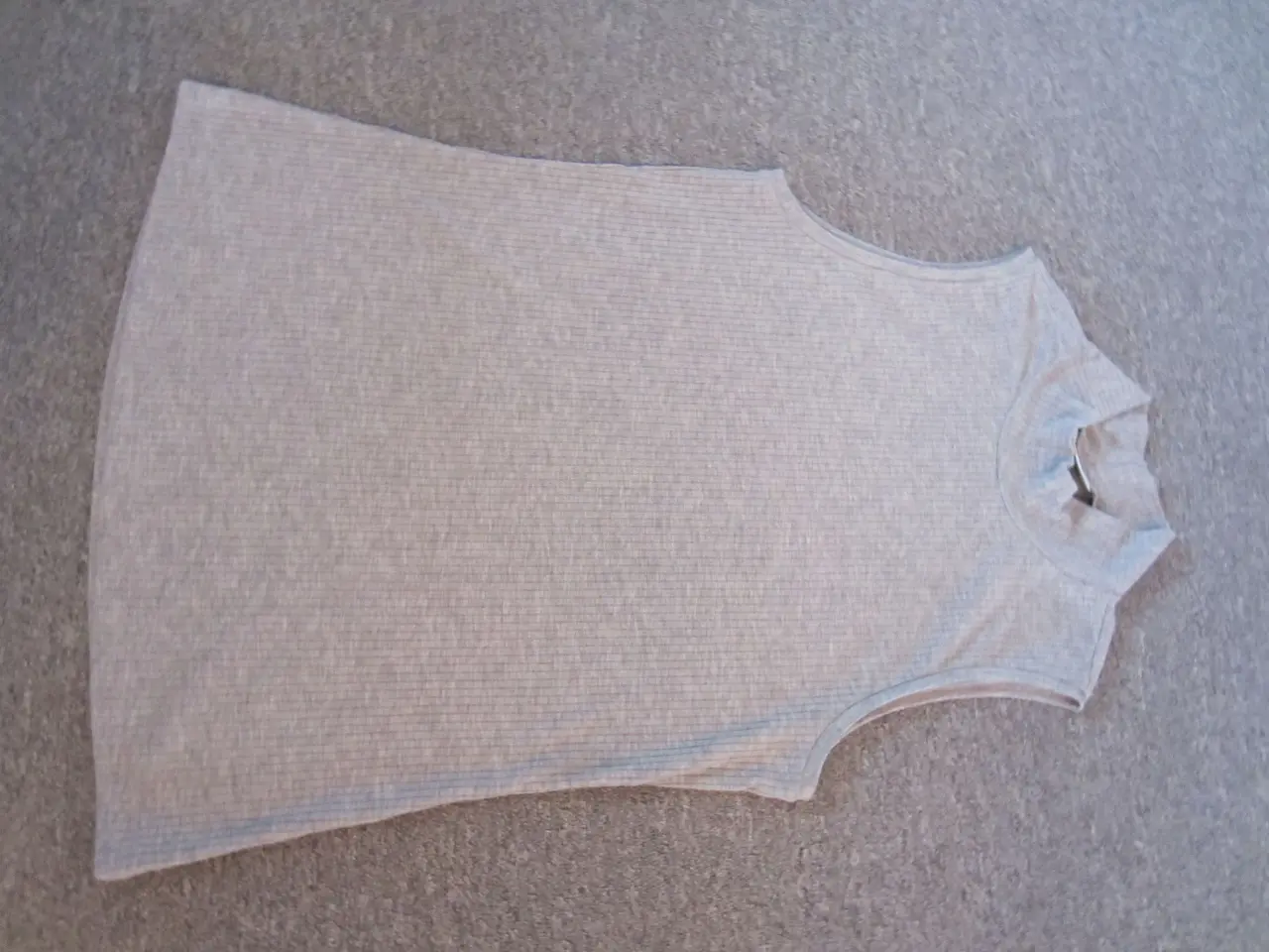 Billede 2 - Fin grå bluse fra Only i str. S / M