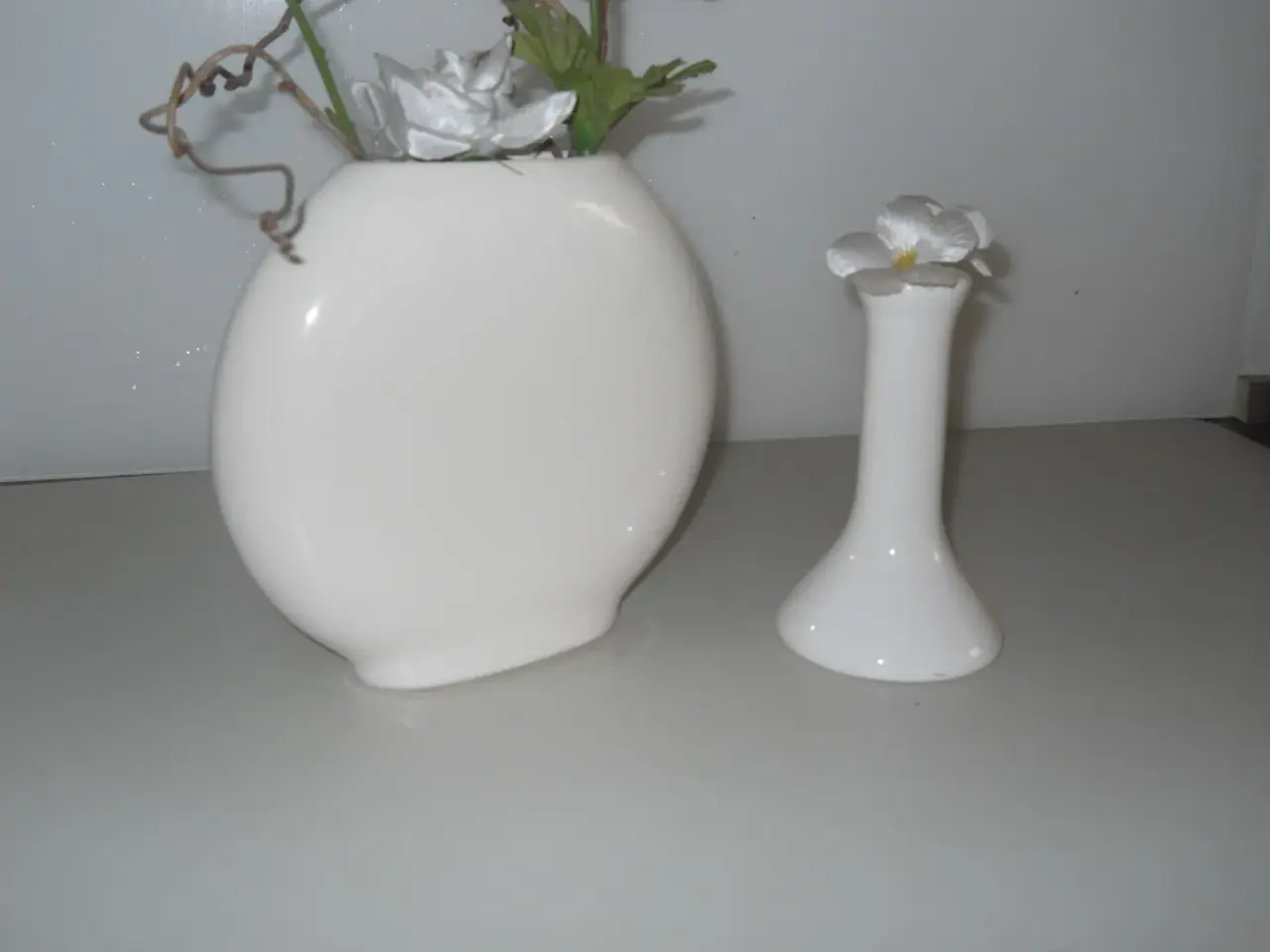 Billede 2 - Hvid Vase og lysstage
