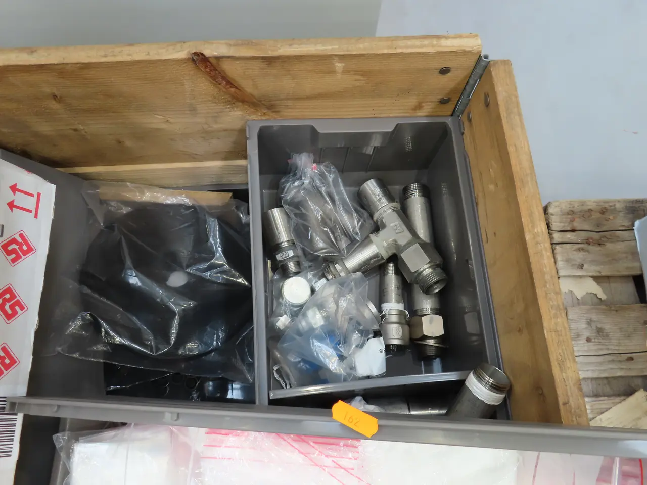 Billede 3 - Palle med div. fittings m.m.
