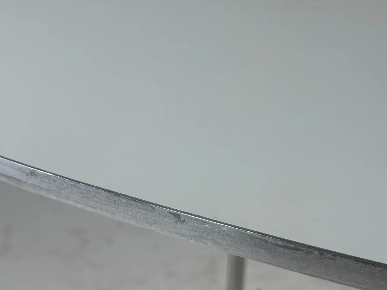 Billede 6 - Fritz Hansen Superellipse Shaker Bord – Hvid/Grå Stel 180x120cm