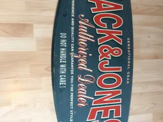 Jack and Jones skilt