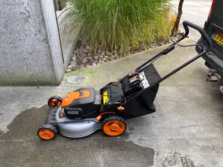 Græsslåmaskine på batteri