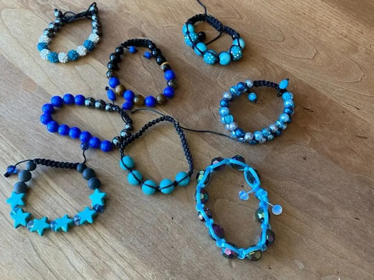 Billede 1 - Nye knyttede armbånd