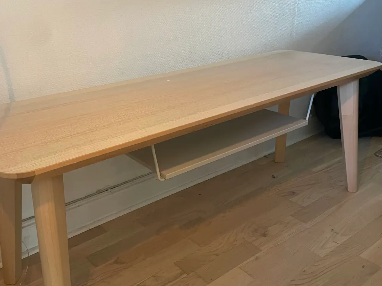 Billede 4 - TV bord i egetræ
