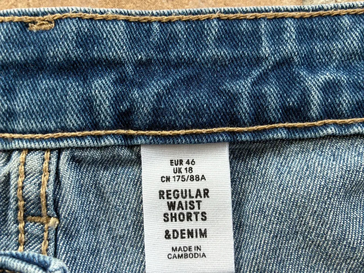 Billede 4 - H&M denim shorts str. 46