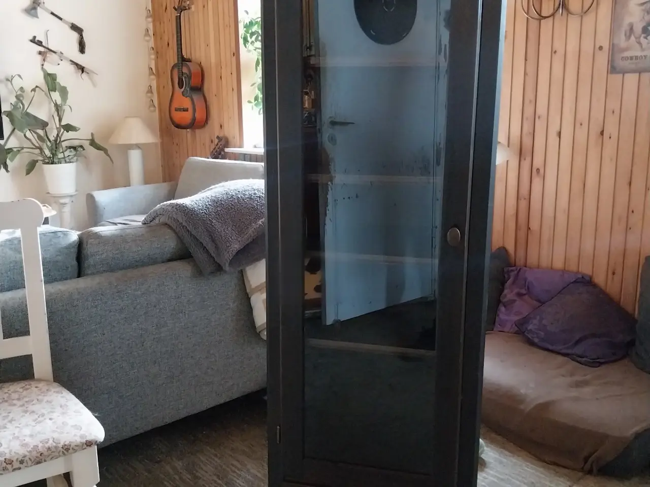 Billede 1 - Brunt vitrine skab / barskab?