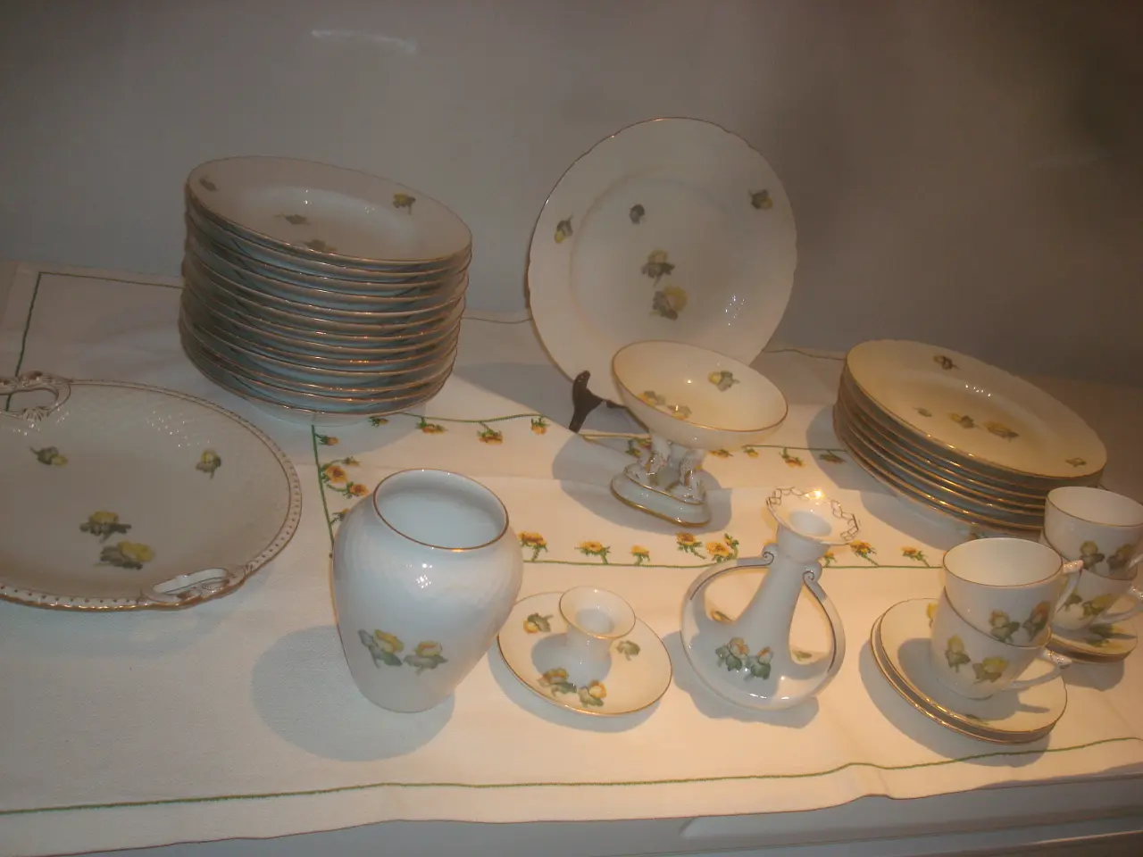 Billede 1 - ERANTIS spisestel, kaffestel, brod dug