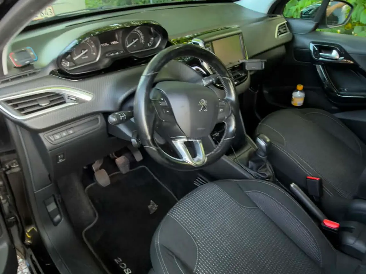 Billede 3 - 🚗 Peugeot 208 Sky Allure 1.6 HDi – 2017 – Velhold