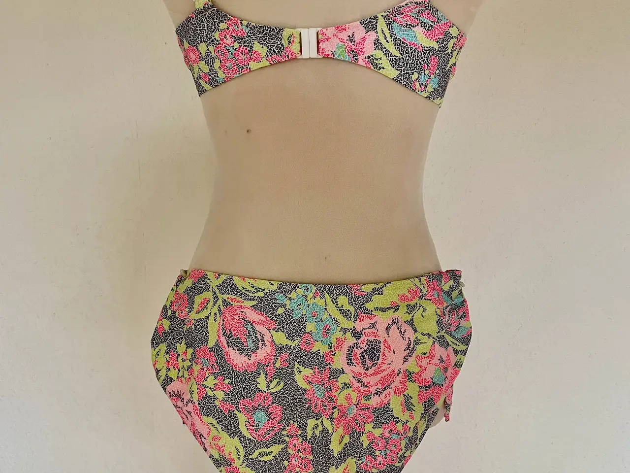 Billede 2 - YDERLIGERE NEDSAT Flot Saltabad bikini, 80F str 40