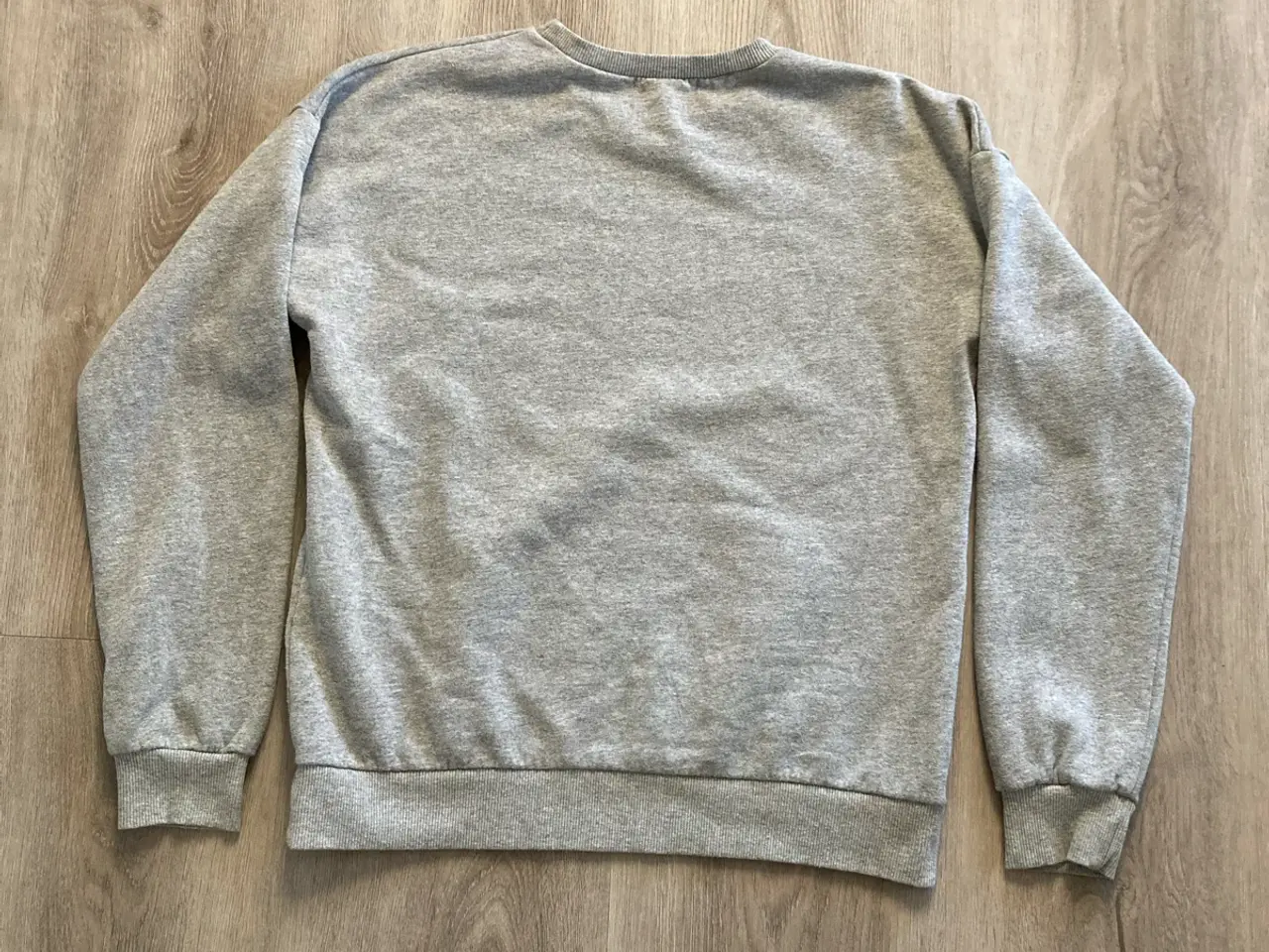 Billede 2 - Sweatshirt str. XS/S fra Design by Si