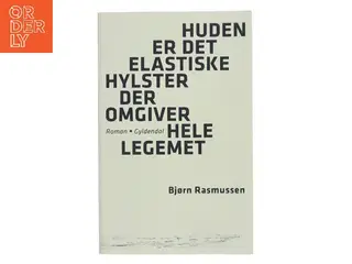 Huden er det elastiske hylster der omgiver hele legemet : roman af Bjørn Rasmussen (f. 1983) (Bog)