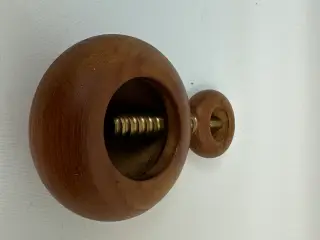 Trip Trap nøddeknækker (teak/messing)