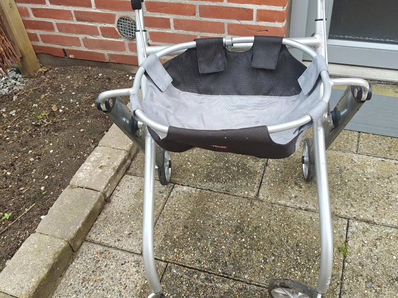 Billede 1 - indendørs rollator