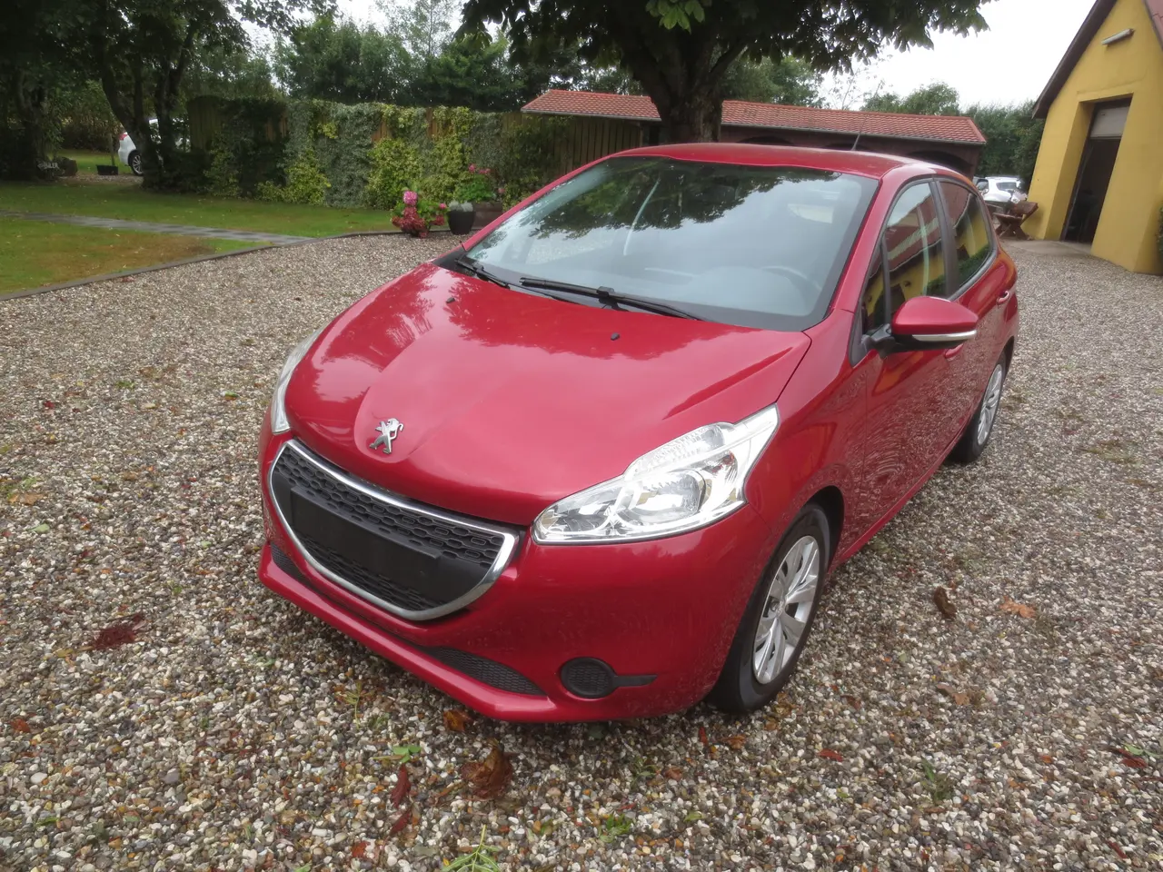 Billede 2 - Pæn Peugeot 208 1.2 i År 14. Nysynet.