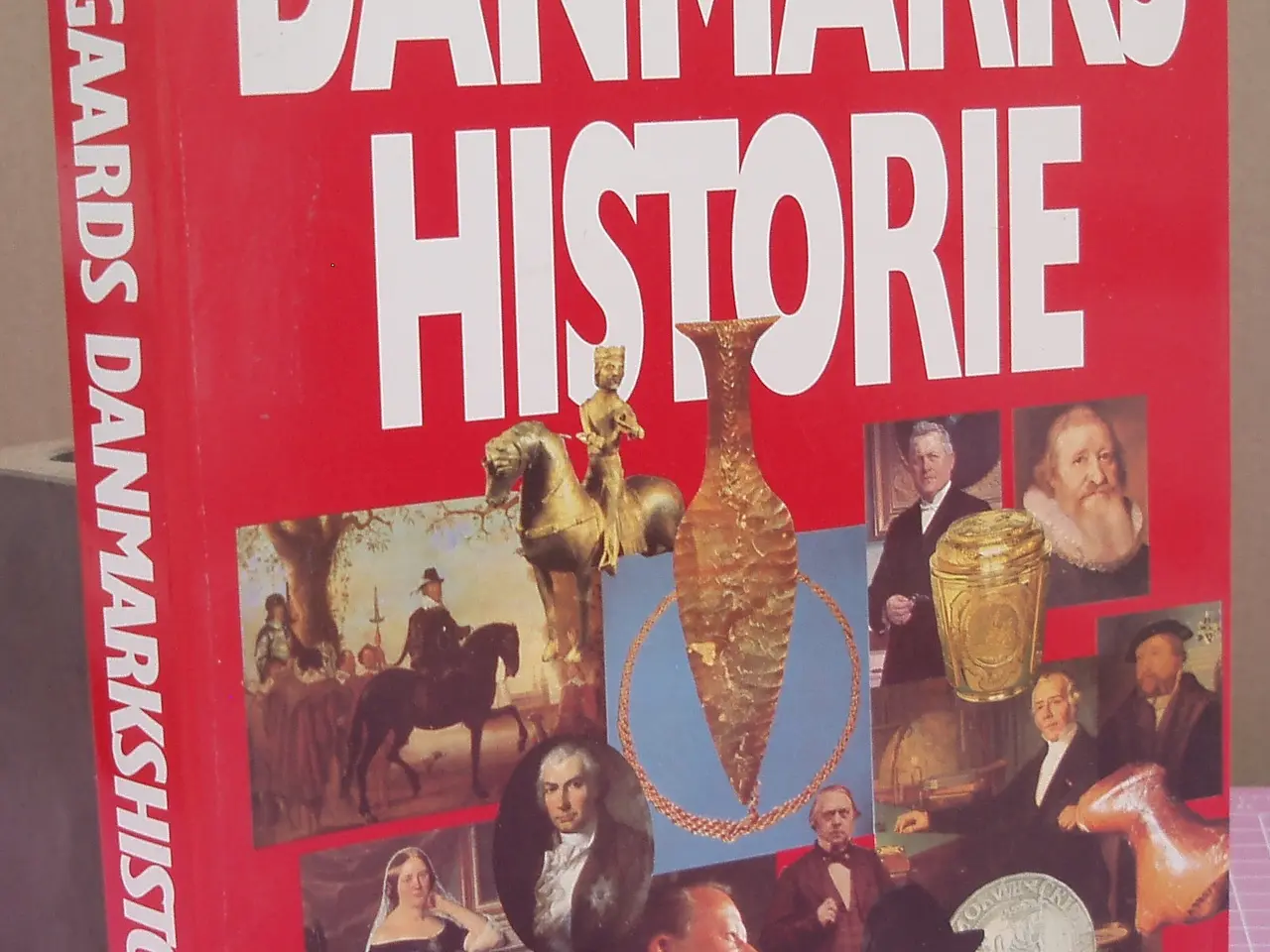 Billede 1 - Kjersgaards Danmarks Historie
