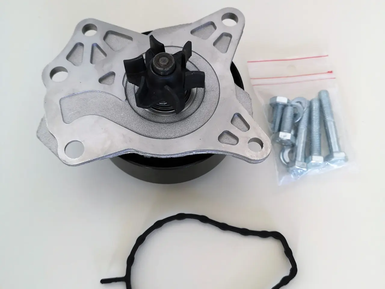 Billede 2 - Vandpumpe + kileremssæt til Peugeot 107, Aygo, C1