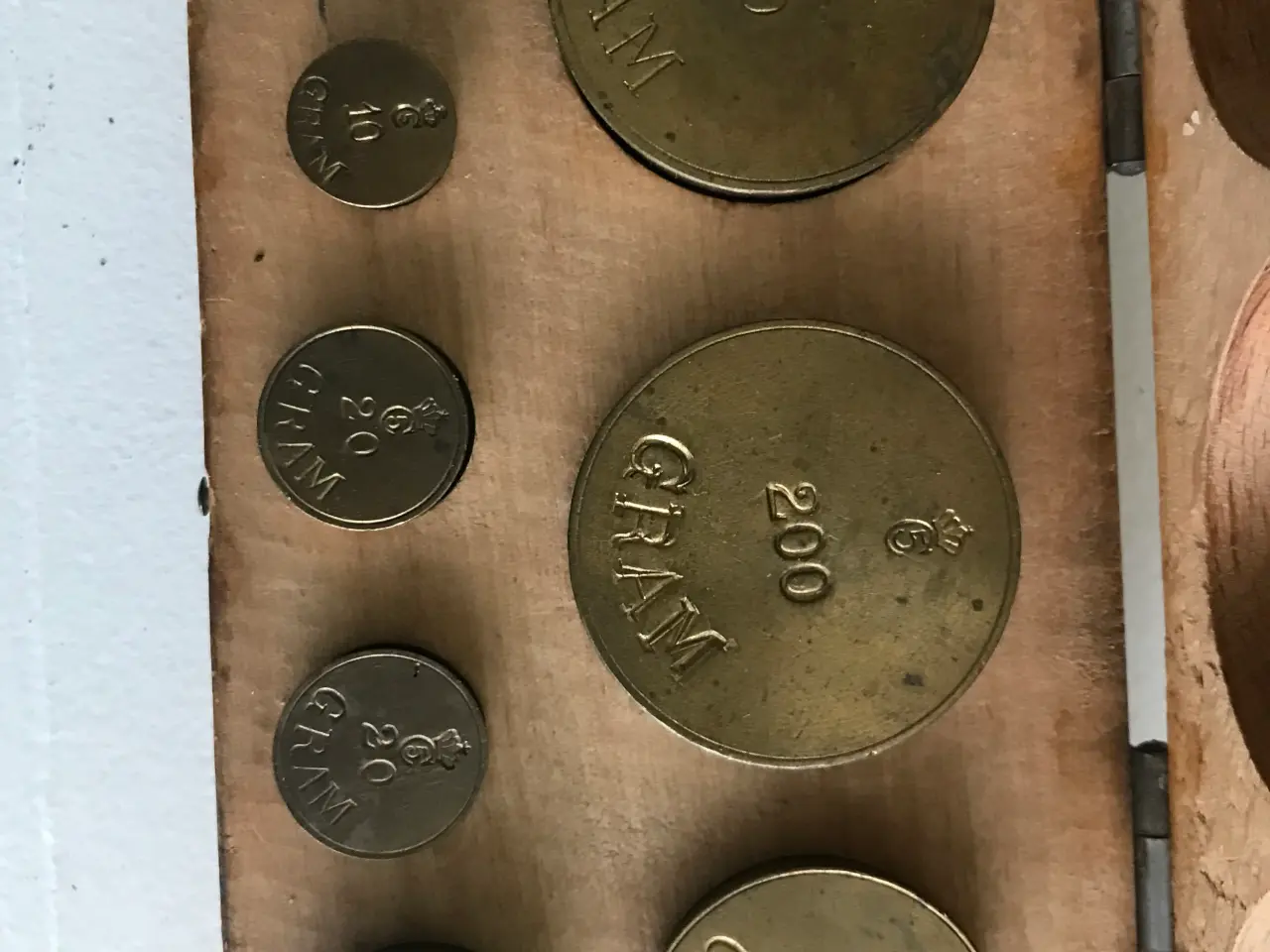 Billede 4 - Antik vægt med original kasse med lodder
