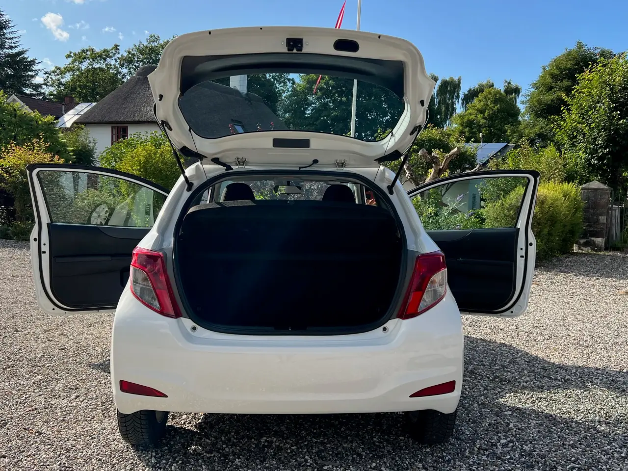 Billede 5 - Velholdt Toyota Yaris med lavt kilometer tal