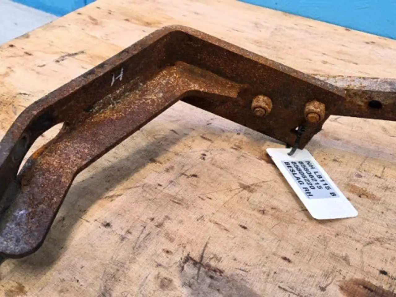 Billede 9 - New Holland LB115B Hjulskærm R. 85806215