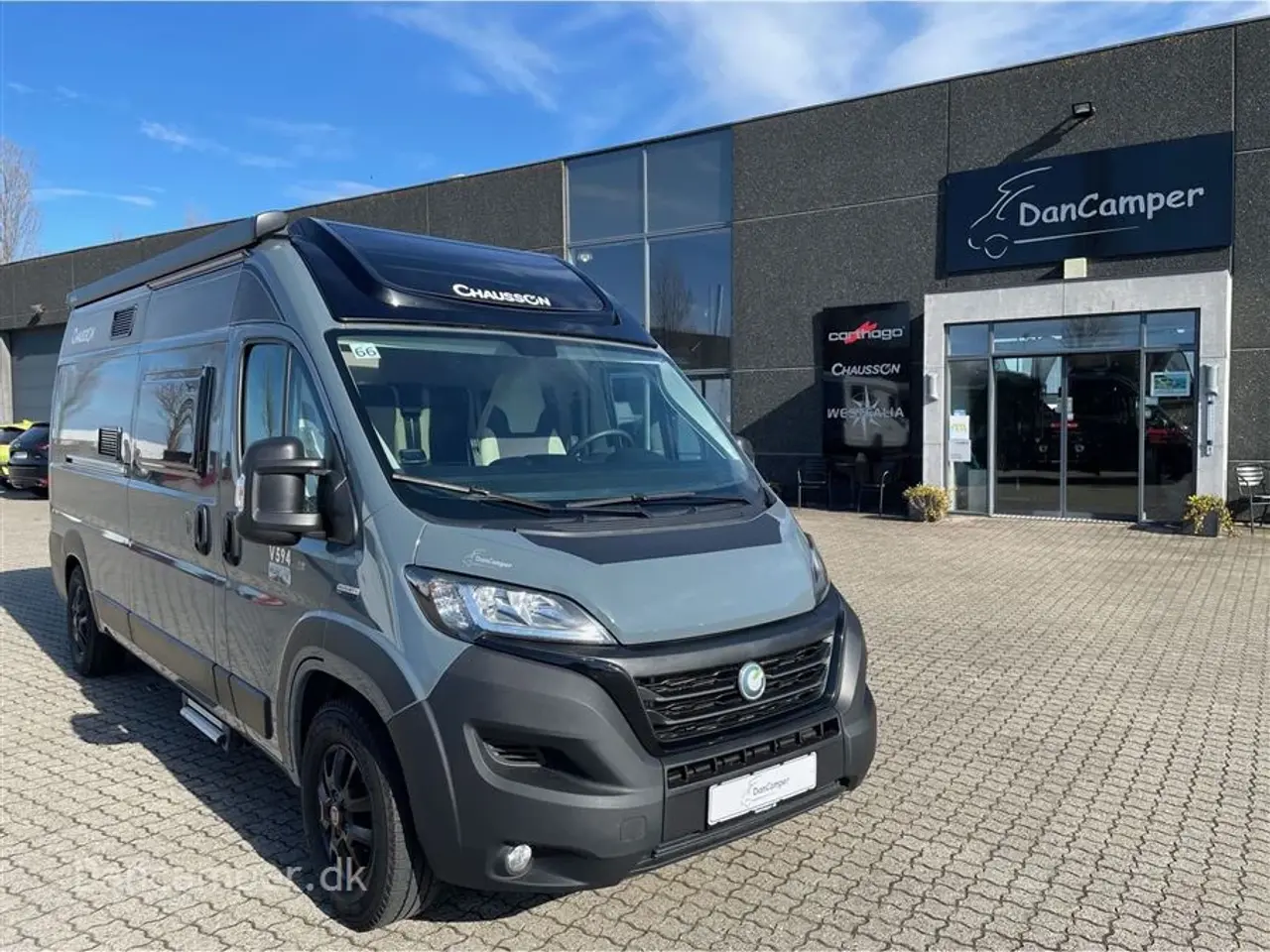 Billede 1 - 2023 - Chausson ROAD LINE V594 VIP MAX UNDER KLARGØRING! Super spændende, kort van med to dobbeltsenge på tværs i køjesystem. 2,2, L motor , 140 HK, solcelle og markise m.m.