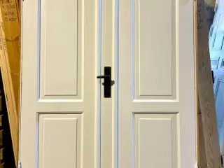 Smuk, original dobbeltdør m. karm