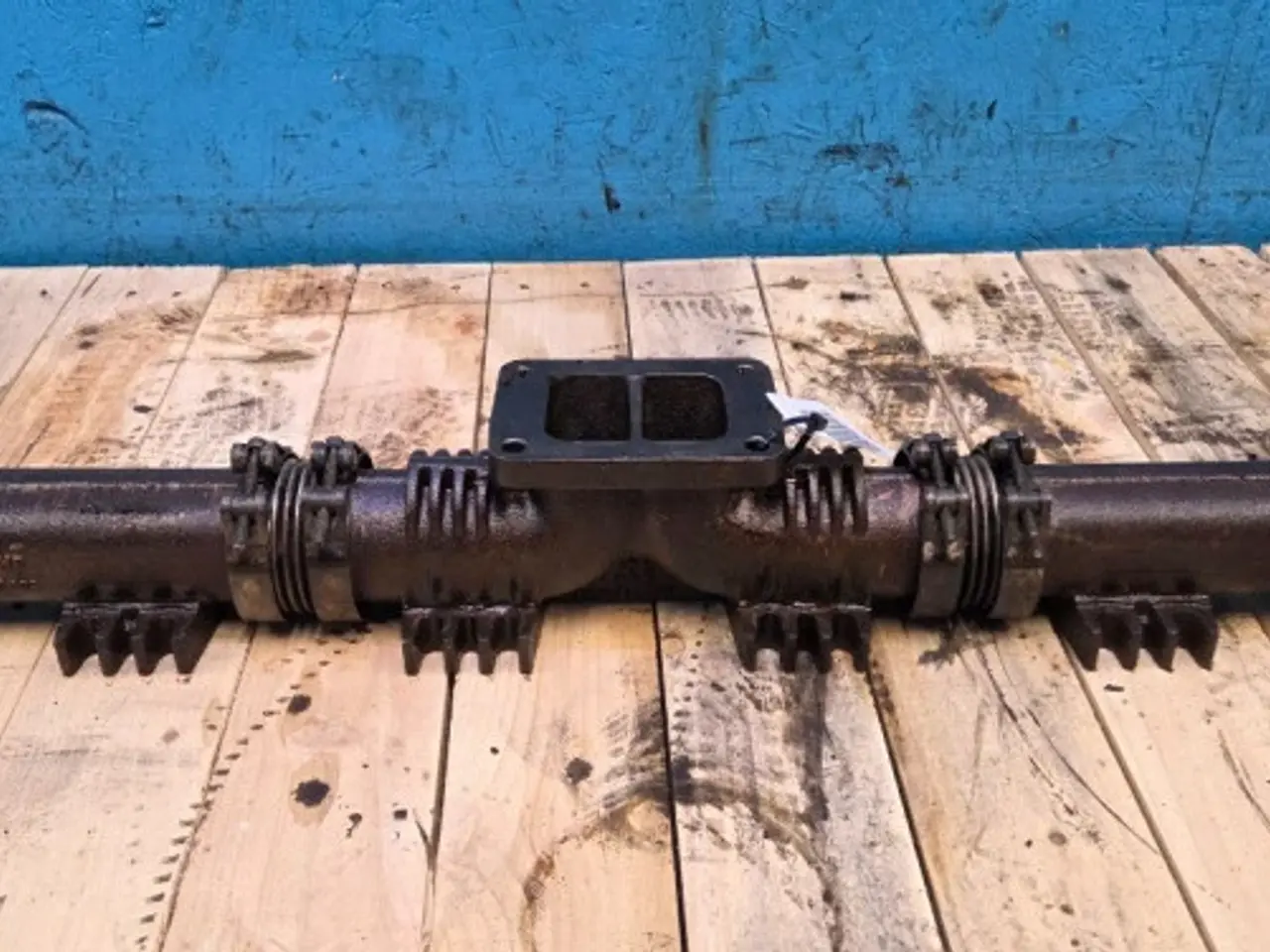 Billede 2 - Case 9120 Udstødningsmanifold 504046508