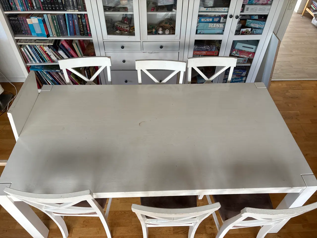 Billede 7 - Hvidmalet spisebord med 6 stole