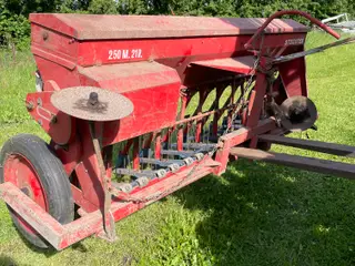 Såmaskine med efterharve